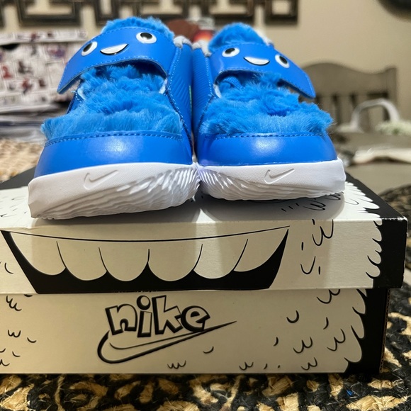 Nike shoes for boys . Size 10 in kids - Picture 3 of 7